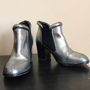 Metallic TBA boots!